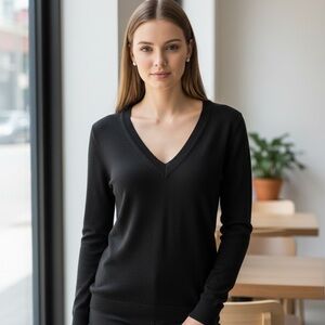 🌻Talbots Classic Black Merino Wool V-Neck Sweater Women’s Size Medium